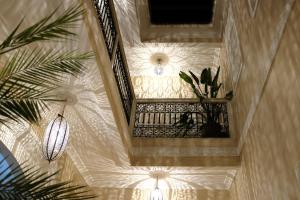 Riad Tazzori - Authentic Medina Stay with Rooftop Terrace & Breakfast