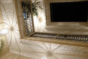 Riad Tazzori - Authentic Medina Stay with Rooftop Terrace & Breakfast