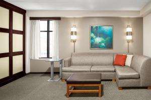 Specialty Corner King Room with Sofa Bed room in Hyatt Place Pittsburgh North Shore