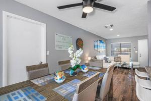 Gorgeous Heated Pool House Near Gulf Beaches!