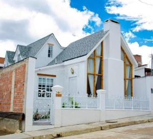 HOLLY HOUSE casa completa