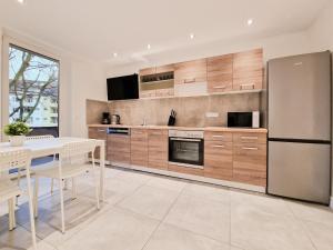 Tolstov Apartments - City Apartments with 1 or 2 Rooms - 15 Min to Messe DUS and Old Town DUS