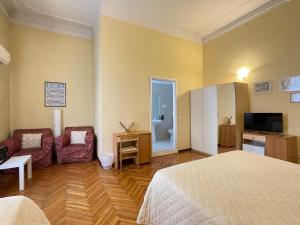 Habitación Doble con baño privado y balcón