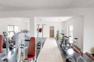 Priceless 2Bed, Pool, Gym, Wifi