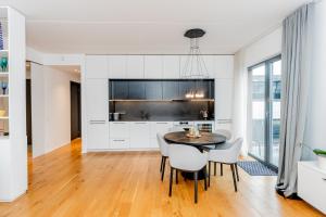 Heart of Pärnu Living - Contemporary 2 Bedroom Apartment with Balcony & Parking