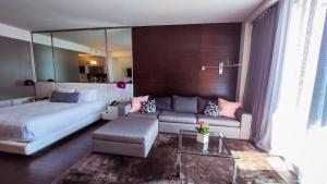 Luxury 53rd Flr Condo with Amazing Sunset View & Balcony NO ReFee at Palms Place