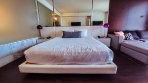 Luxury 53rd Flr Condo with Amazing Sunset View & Balcony NO ReFee at Palms Place