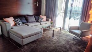 Luxury 53rd Flr Condo with Amazing Sunset View & Balcony NO ReFee at Palms Place