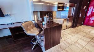 Luxury 53rd Flr Condo with Amazing Sunset View & Balcony NO ReFee at Palms Place