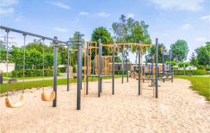 Awesome Home In Heinkenszand With Wifi