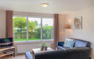 Nice Home In Heinkenszand With Wifi