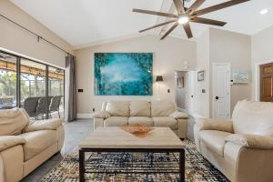 Heated Pool, Sleeps 8 - Villa Sunny Daze