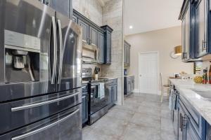 Heated Pool, Sleeps 8 - Villa Sunny Daze