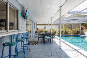 Fun, Relaxation, POOL, spacious, Sleeps 12- Villa Sea Crest Cottage