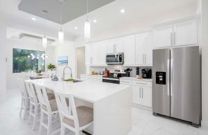 Brand New Home! On Intersecting Canals, Pool, Sleeps 8 - Villa SeaDuction