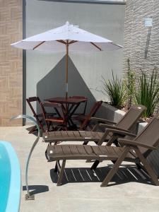 Casa com piscina e um quarto com ar split pé na areia a 50 metros da praia