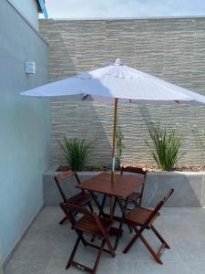 Casa com piscina e um quarto com ar split pé na areia a 50 metros da praia