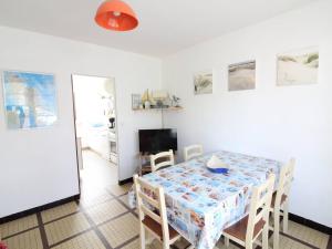 Maisons de vacances Maison pres de la plage avec parking, jardin clos, et equipements complets 6 couchages - FR-1-246A-167 : photos des chambres