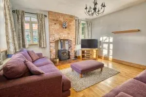 Pass the Keys Family home in the countryside - Marton