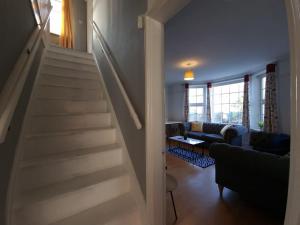 Stylish 6 Bedroom House with Comfy Living Space