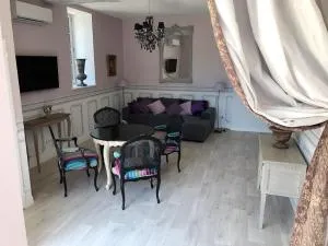 Cottage du chateau for 4 people – 90 m²- 2 bedrooms – 2 bathrooms – pool - 阿宰勒里多