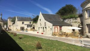 Cottage du chateau for 4 people 90 M- 2 bedrooms 2 bathrooms pool