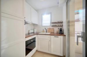 Beau 2 chambres TERRASSE, COEUR DU SUQUET-entre Port et Plages A2B238