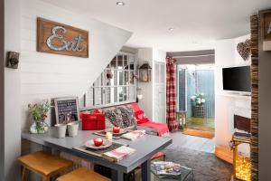 The Nest Barnlette