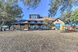 Private Pool Spacious and Vibrant Argyle Villa! - Corinth