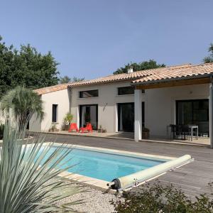 Villa Les Fuseaux avec piscine chauffée à  Grignan
