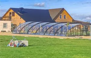 Beautiful Apartment In Jezierzany - 杰泽扎尼