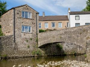 Riverbank Cottage