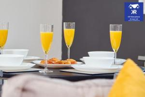 Perfect for Business Travellers & Relocation - 4 Beds, 2 Bath - Free WiFi - Monthly Offers