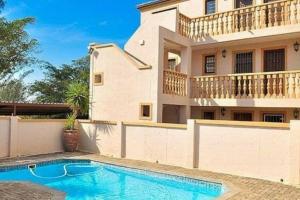 Self Catering. walking distance to beach.