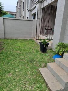 Self Catering. walking distance to beach.