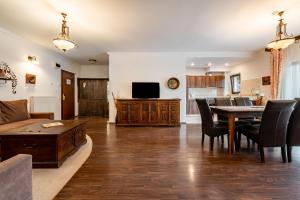 Family Apartment room in Hotel Regal Sinaia