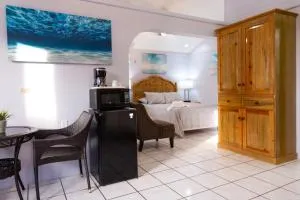 Sea Eye Hotel - Sunset Building - Утіла