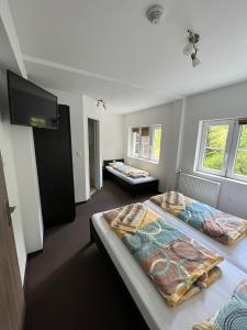 Triple Room with Private Bathroom room in Chata pod Čertovicou