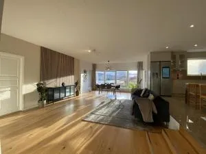 Luxurious villa with free parking - Unnered