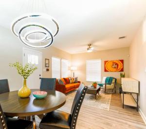 Casa Fiesta-2bed2bath 1100 sq ft urban stunner