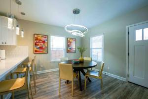 Casa Fiesta-2bed2bath 1100 sq ft urban stunner