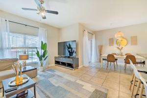 5 Mi to Disney Paradise Palms Retreat with Lanai