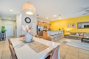 5 Mi to Disney Paradise Palms Retreat with Lanai