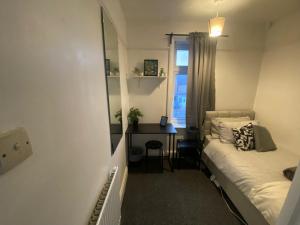 Room 2 Peaceful stay Near Derby City Centre