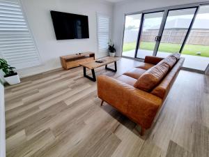 Large and Private Executive Home - Secure parking for boats