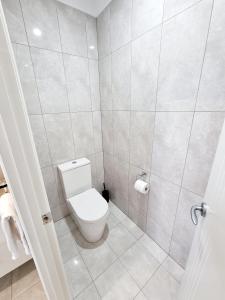 Large and Private Executive Home - Secure parking for boats