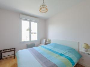 Maisons de vacances Maison 6 Pers avec Jardin, Wifi et Parking Prive - FR-1-535-20 : photos des chambres
