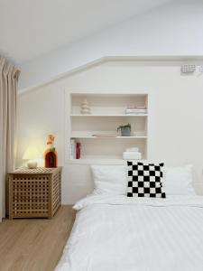 Soda White Tainan Homestay - Apartamentos, Tainan