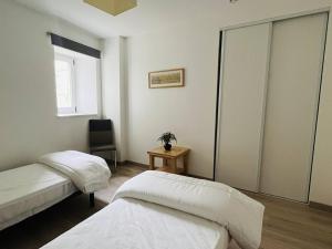 Appartements Appartement T2 centre ville, charme ancien, terrasse, Wi-Fi, animal tolere - FR-1-495-117 : photos des chambres