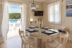 Captains Quarters at Fiscardo Waterfront-feel the breeze